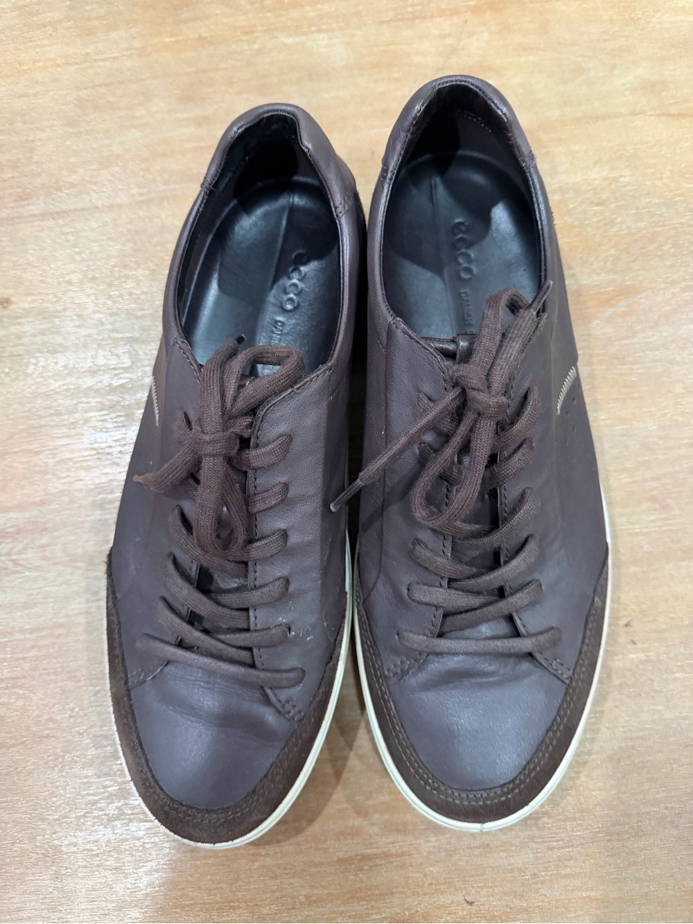 Ecco Men's Dark Brown Leather Lace-Up Sneakers.  Size 44 US size 10.